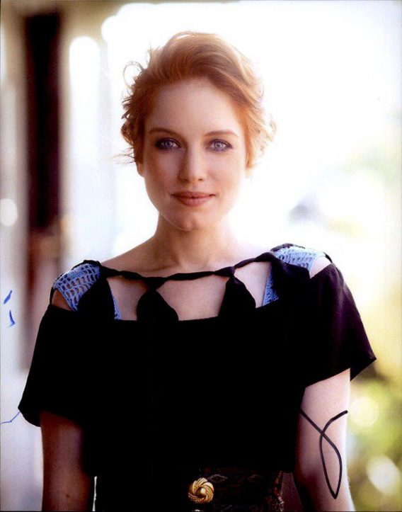 Maria Thayer authentic signed 8x10 picture
