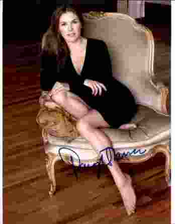 Paige Turco authentic signed 8x10 picture