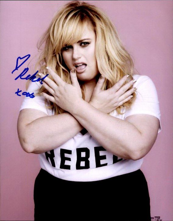 Rebel Wilson authentic signed 8x10 picture