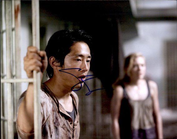 Steven Yeun authentic signed 8x10 picture