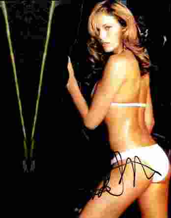 Amanda Righetti authentic signed 8x10 picture