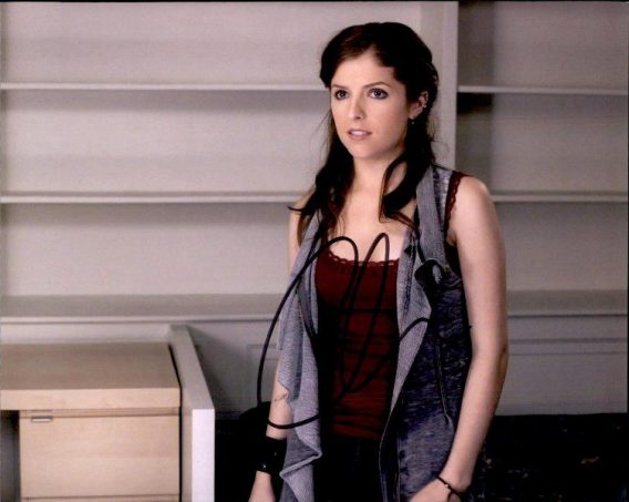 Anna Kendrick authentic signed 8x10 picture