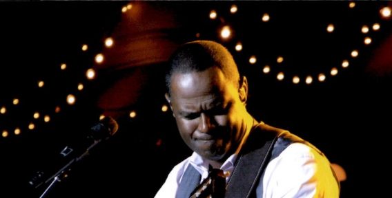 Brian McKnight authentic signed 8x10 picture