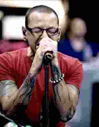 Chester Bennington authentic signed 8x10 picture