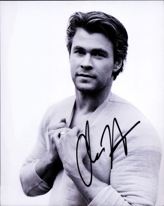 Chris Hemsworth authentic signed 8x10 picture