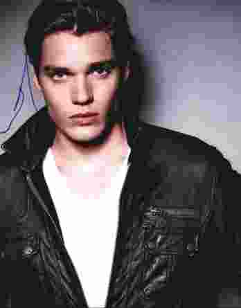 Dominic Sherwood authentic signed 8x10 picture