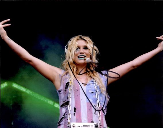 Kesha authentic signed 8x10 picture