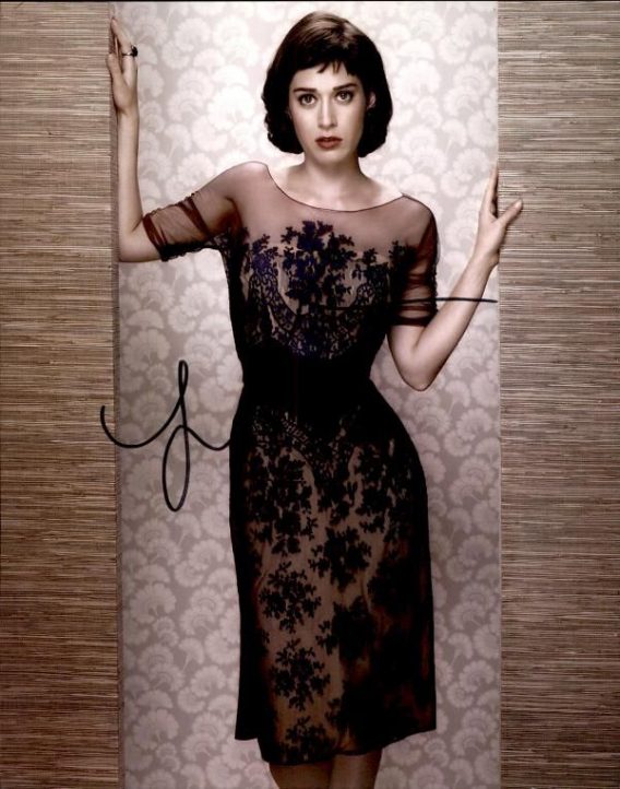 Lizzy Caplan authentic signed 8x10 picture