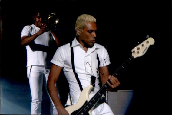 Tony Kanal of No DOubt authentic signed 8x10 picture