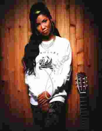 Jhene Aiko authentic signed 8x10 picture