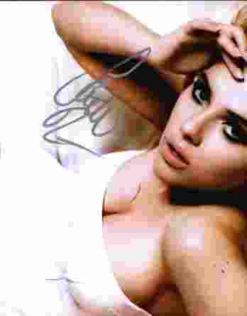 Scarlett Johansson authentic signed 8x10 picture