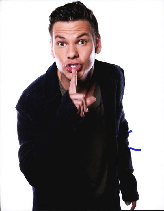Theo Von authentic signed 8x10 picture