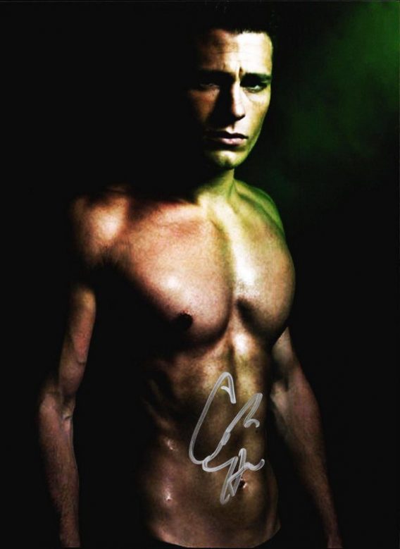 Colton Haynes authentic signed 8x10 picture