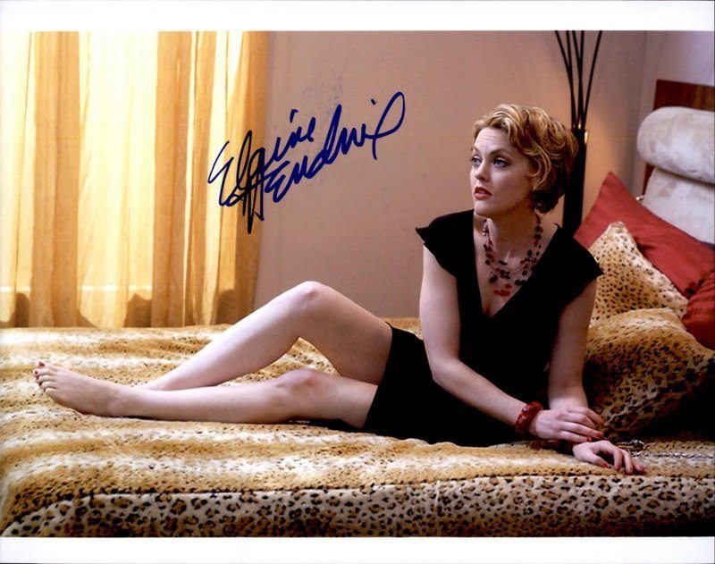 Elaine Hendrix autographed photo. 