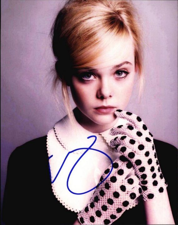 Elle Fanning authentic signed 8x10 picture