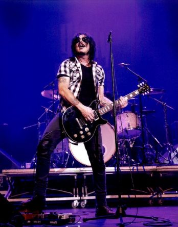 Gilby Clarke authentic signed 8x10 picture