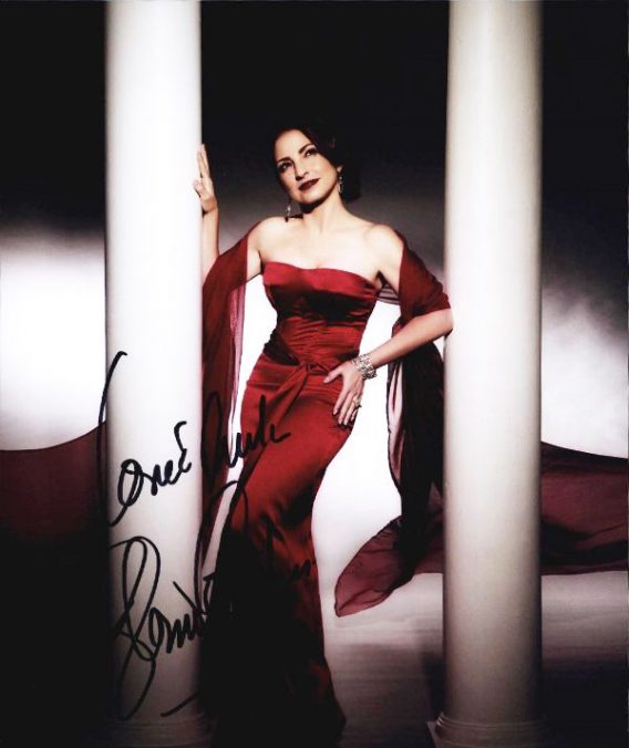 Gloria Estefan authentic signed 8x10 picture