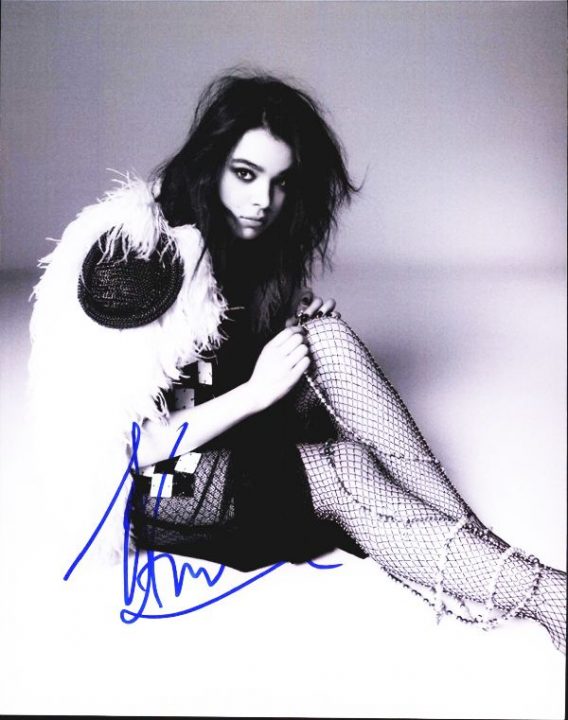 Hailee Steinfeld authentic signed 8x10 picture