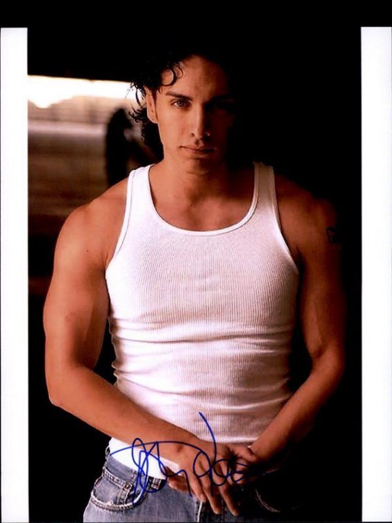 Josh Keaton authentic signed 8x10 picture