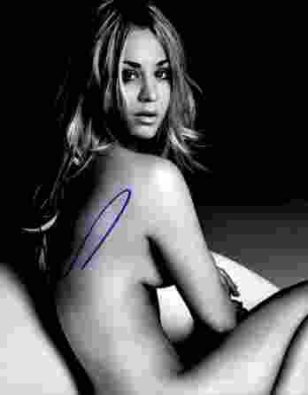 Kaley Cuoco authentic signed 8x10 picture