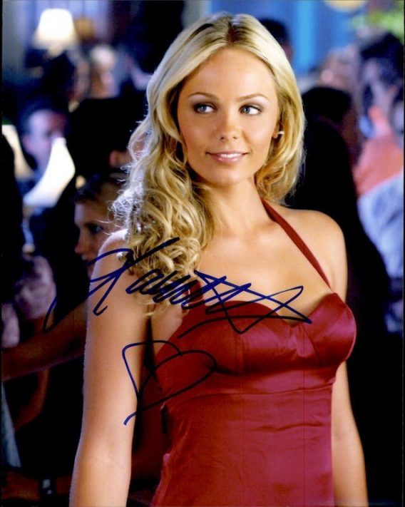 Laura Vandervoot authentic signed 8x10 picture