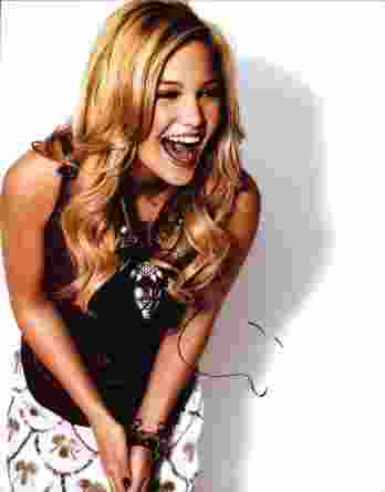 Olivia Holt authentic signed 8x10 picture