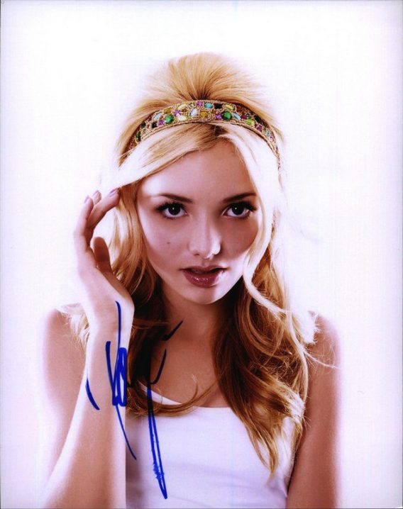 Peyton List authentic signed 8x10 picture