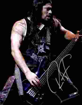 Robert Trujillo of Metalica authentic signed 8x10 picture
