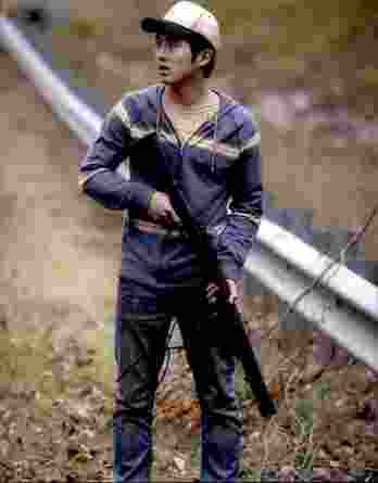 Steven Yeun authentic signed 8x10 picture
