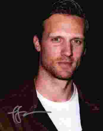 Teddy Sears authentic signed 8x10 picture