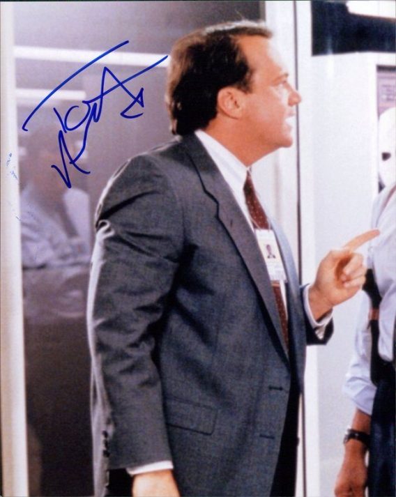 Tom Arnold authentic signed 8x10 picture