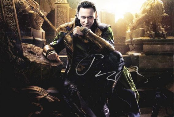 Tom Hiddleston authentic signed 8x10 picture