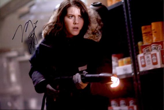 Mary Elizabeth Winstead authentic signed 10x15 picture