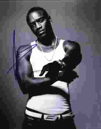 Akon authentic signed 8x10 picture