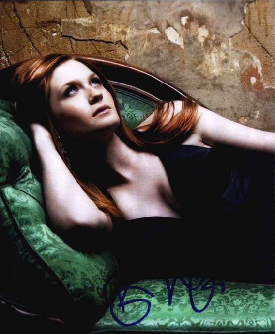 Bonnie Wright authentic signed 8x10 picture
