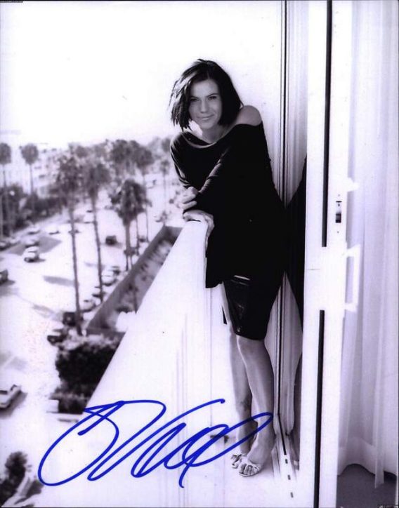 Clea Duvall authentic signed 8x10 picture