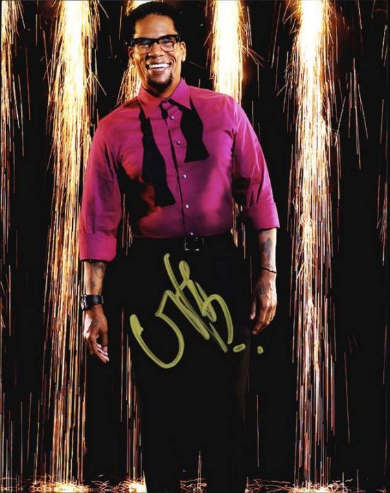 D.L. Hughley authentic signed 8x10 picture