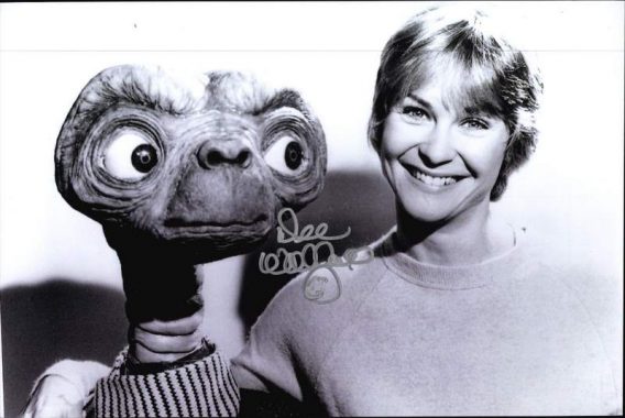 Dee Wallace authentic signed 10x15 picture
