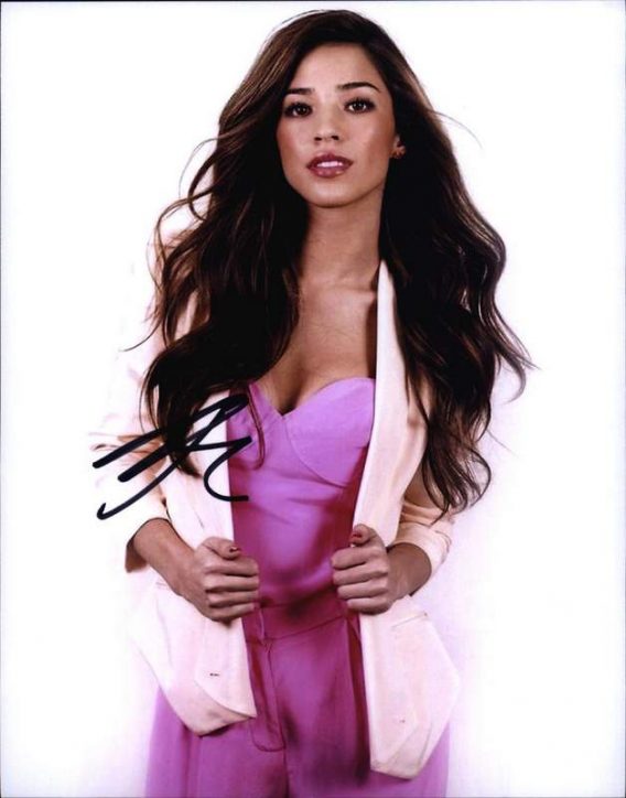 Kelsey Chow authentic signed 8x10 picture