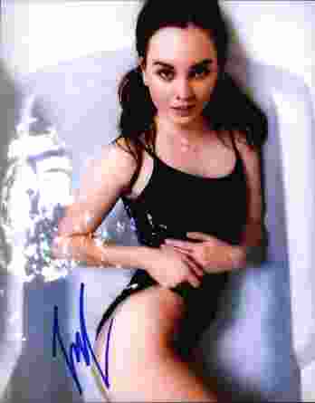 Liana Liberato authentic signed 8x10 picture