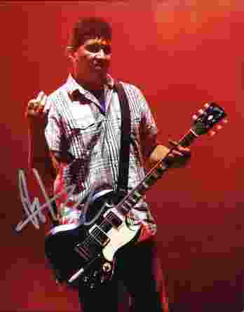 Pat Smear authentic signed 8x10 picture