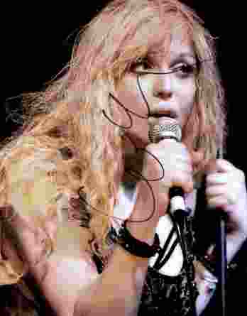 Courtney Love authentic signed 10x15 picture