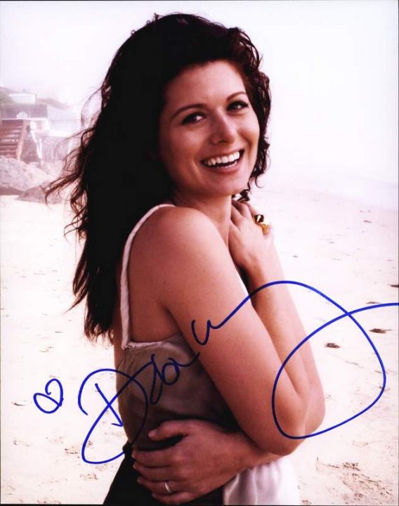 Debra Messing authentic signed 8x10 picture