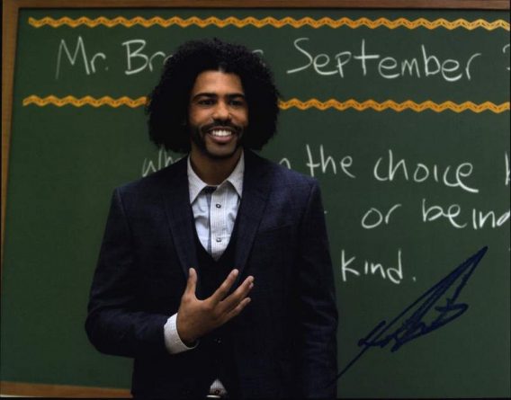 Daveed Diggs signed 8x10 poster