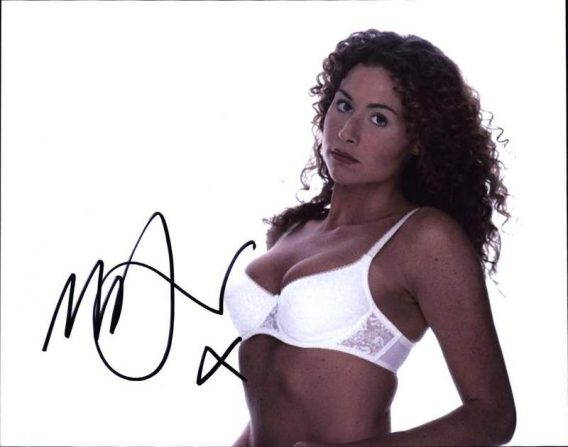 Minnie Driver signed 8x10 poster