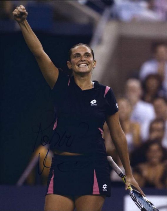 Tennis player Roberta Vinci signed 8x10 photo