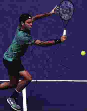 Tennis player Roger Federer signed 8x10 photo